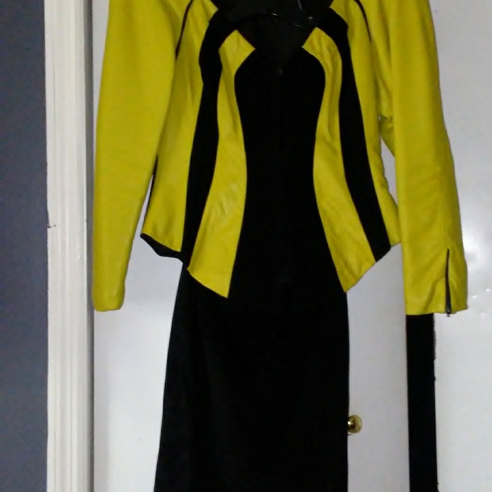 Clothes - Picture 3 of 4